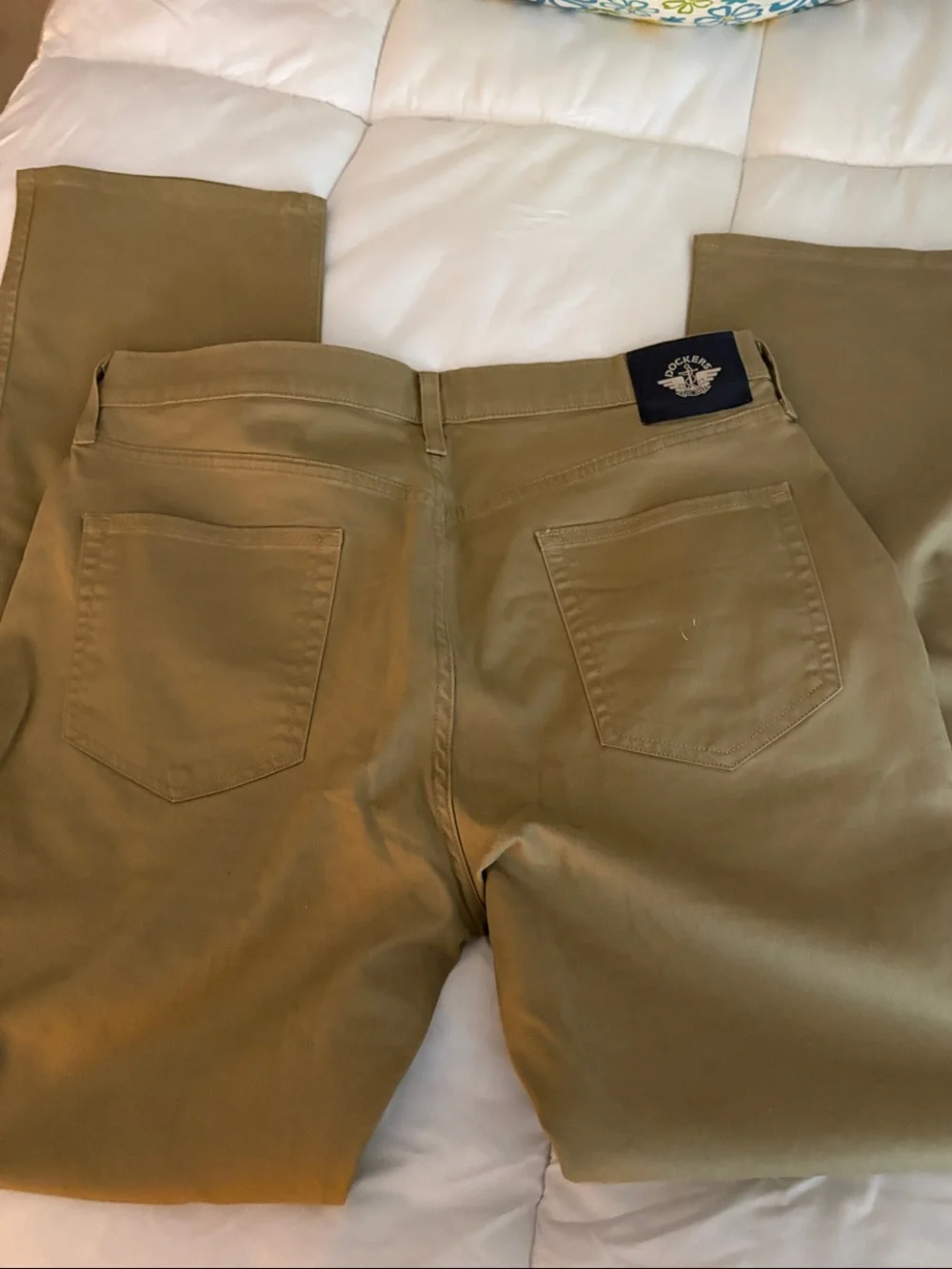 Dockers Men's Chinos in Khaki Tan